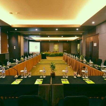 Ipb Convention Hotel Botani Square Bogor Buitenkant foto