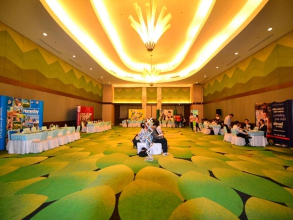 Ipb Convention Hotel Botani Square Bogor Buitenkant foto
