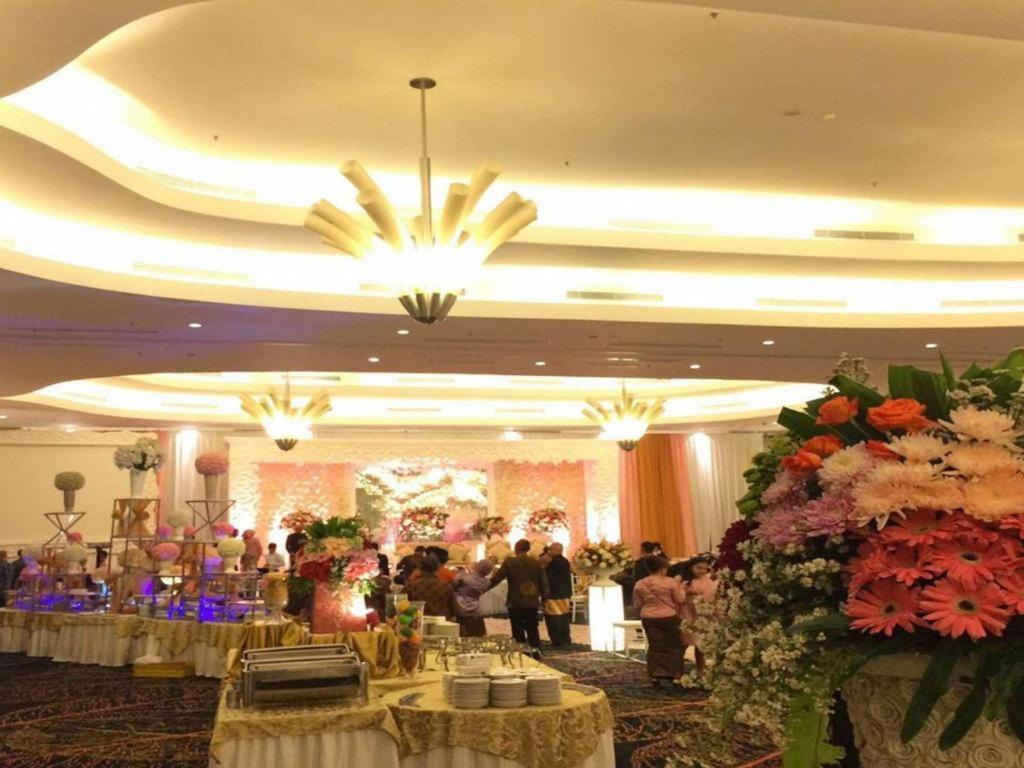 Ipb Convention Hotel Botani Square Bogor Buitenkant foto
