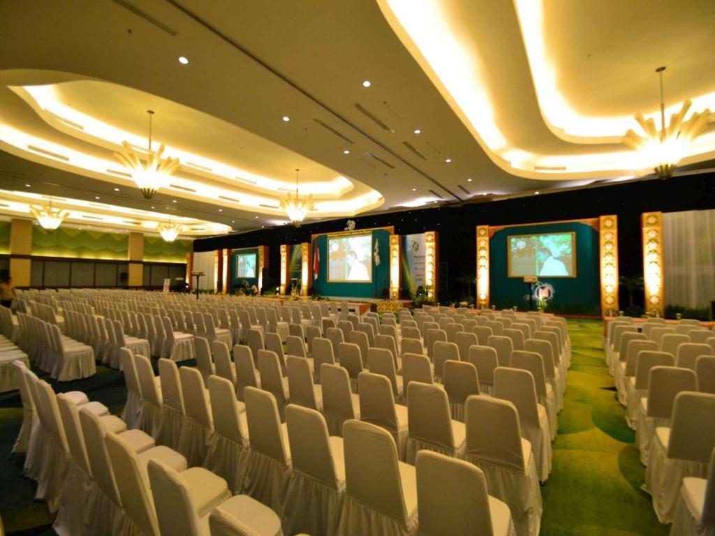 Ipb Convention Hotel Botani Square Bogor Buitenkant foto