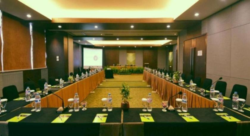 Ipb Convention Hotel Botani Square Bogor Buitenkant foto
